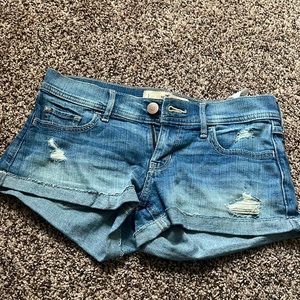 Hollister size 25